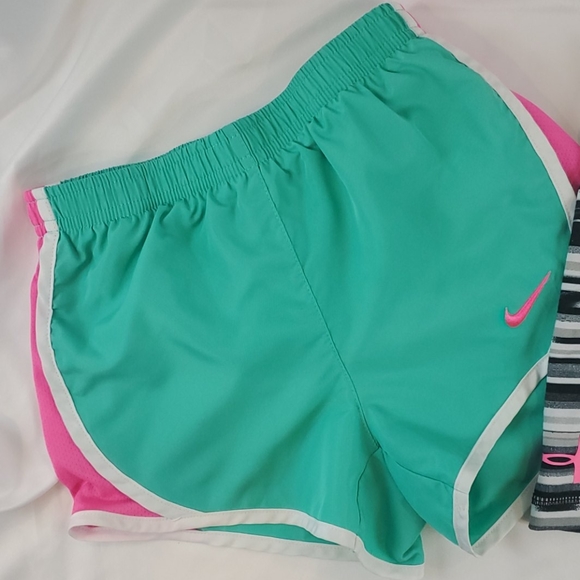 Girls active shorts BUNDLE OF 2 Nike Under Armour - Picture 2 of 10